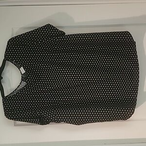 NWOT Ava &Viv plus size top. Black with tan/beige circle design Sz 4X